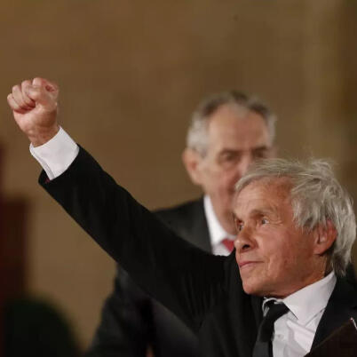 Jan Saudek s medailí Za zásluhy